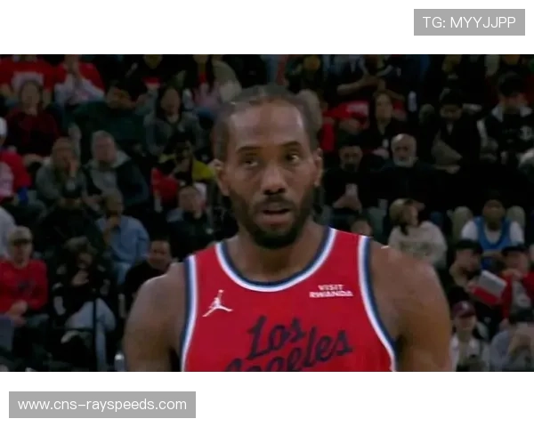 快船伦纳德开启“战神”模式，单节20分能力彰显超巨本色